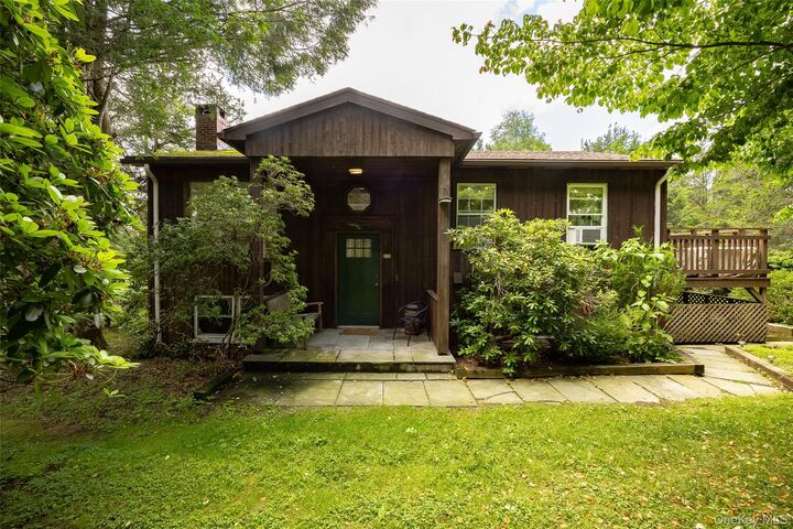 Property Photo:  15 Horseshoe Lane  NY 12546 