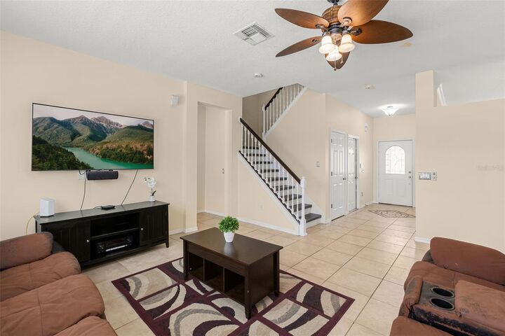 Property Photo: 1573 Anna Catherine Drive FL 32828