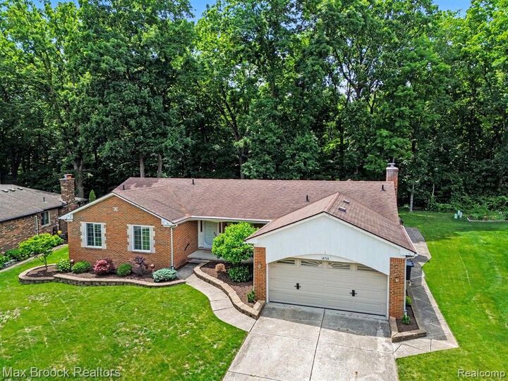 Property Photo:  18733 Yorkshire Drive  MI 48152 3344 