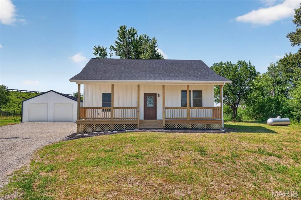 Property Photo: 2216 N 15th Avenue IL 62056
