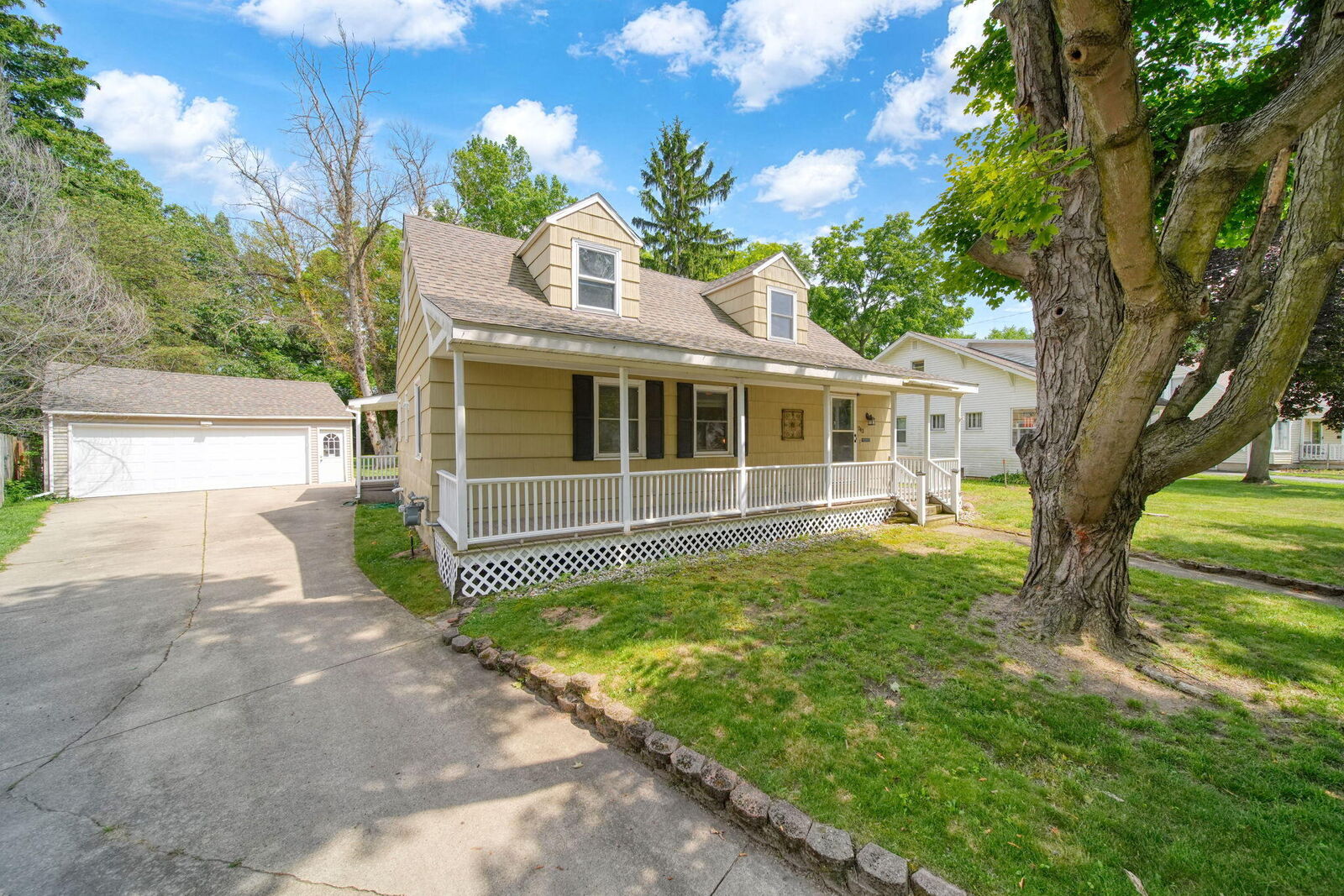 Property Photo: 743 Briarcliff Road MI 49201