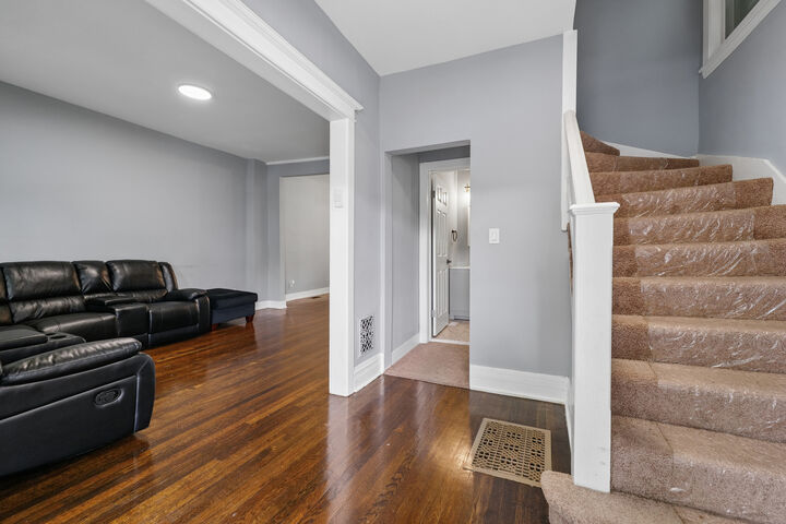Property Photo: 7005 S Eberhart Avenue IL 60637