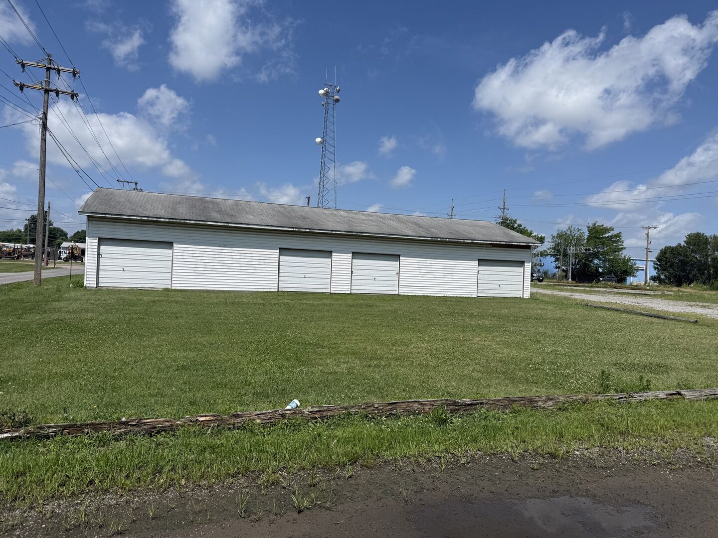 Property Photo: 305 N Carbon Street IL 62959
