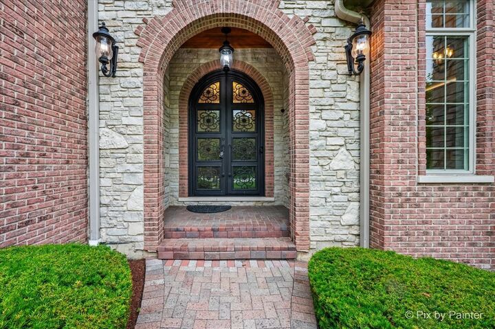 Property Photo:  117 W North Wynstone Drive  IL 60010 