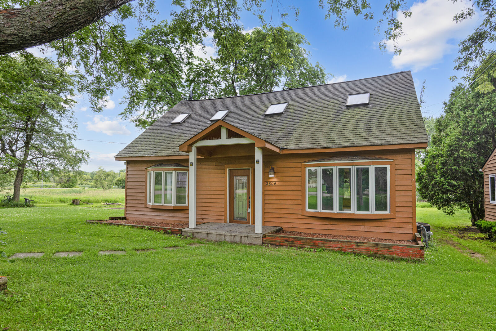 Property Photo: 2806 Russet Road IL 60050