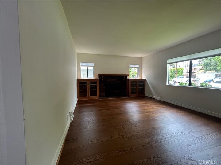 Property Photo:  214 E Stocker Street  CA 91207 