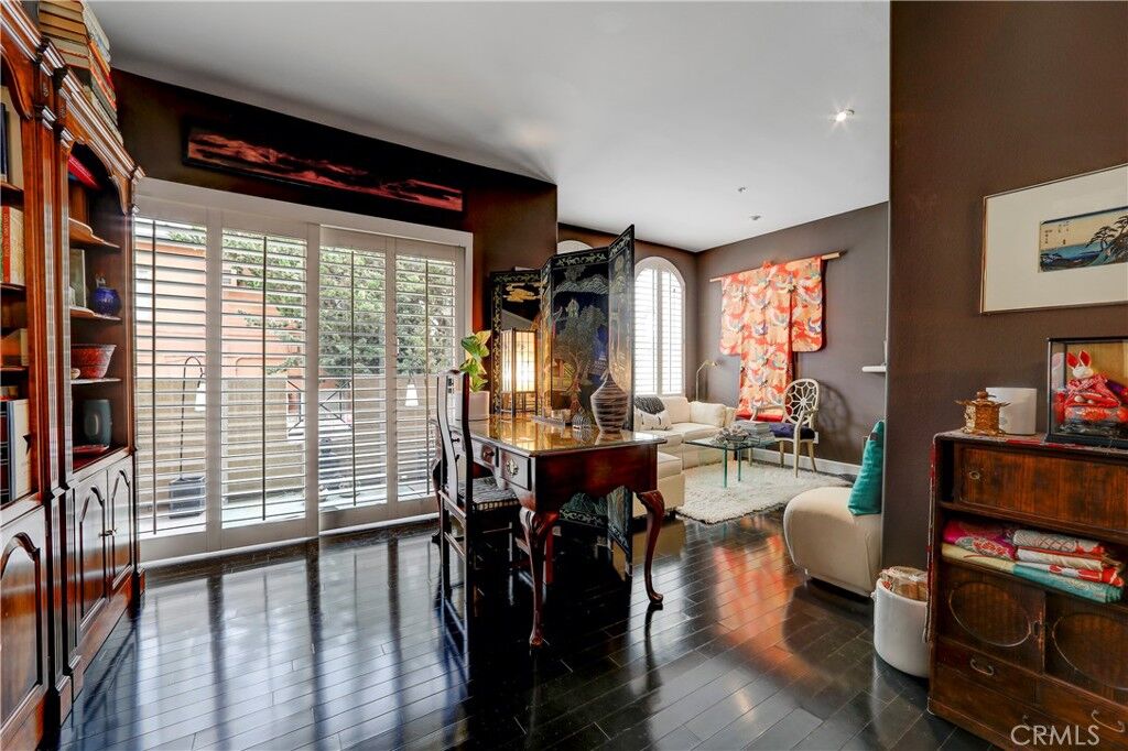 Property Photo: 12060 Hoffman 107 CA 91604