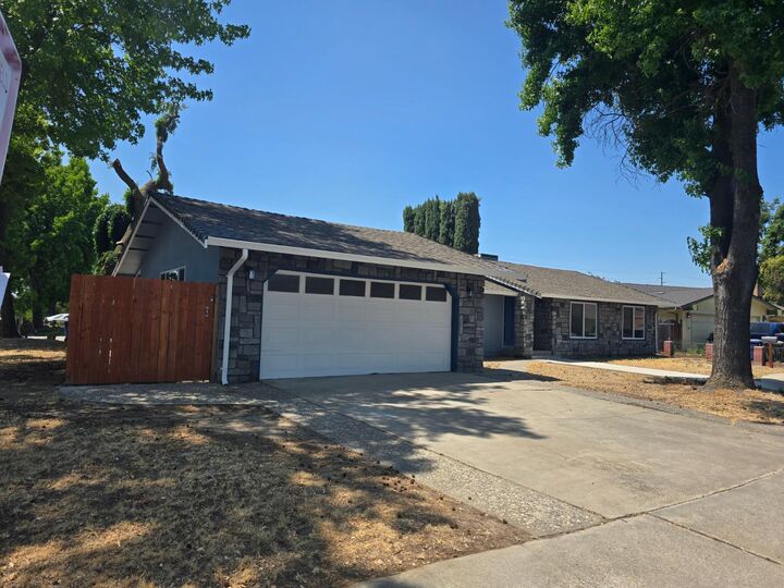 Property Photo:  1500 NW Kirkland Court  CA 95356 