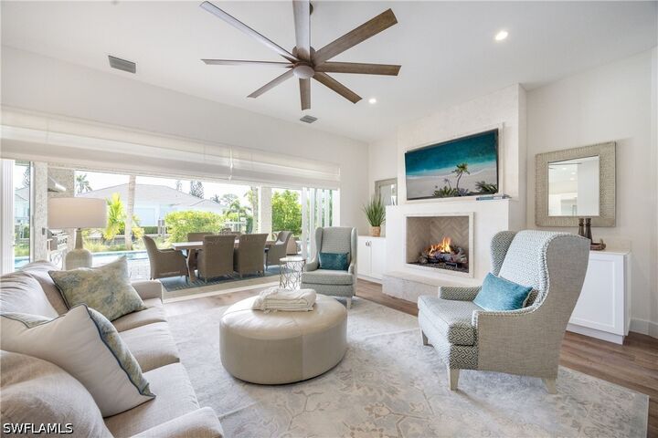 Property Photo: 1571 Bonita Lane FL 34102