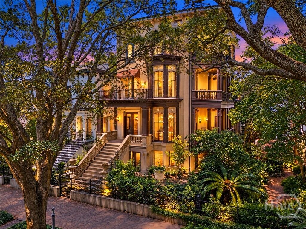 Property Photo:  110 W Gaston Street  GA 31401 