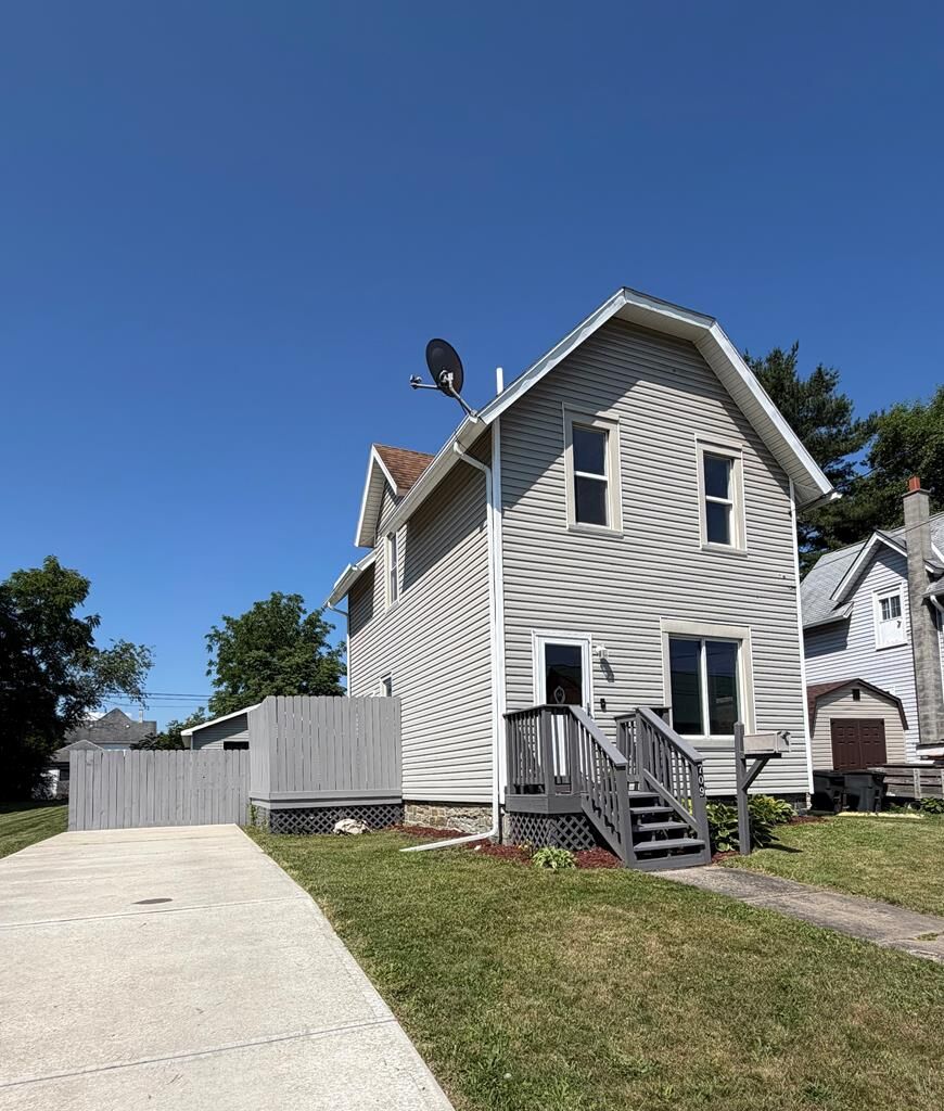 Property Photo:  709 N  Lehigh Ave  PA 18840 