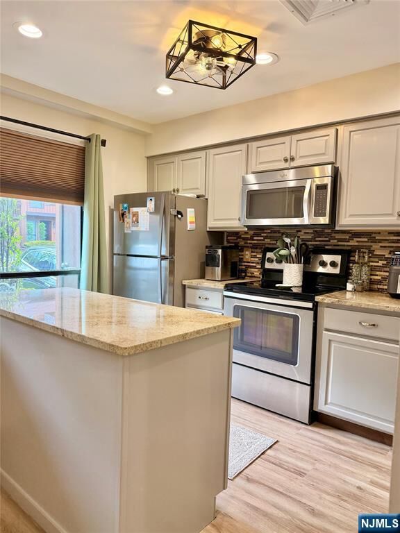Property Photo:  528 Upper Upperway 28B  NJ 07885 