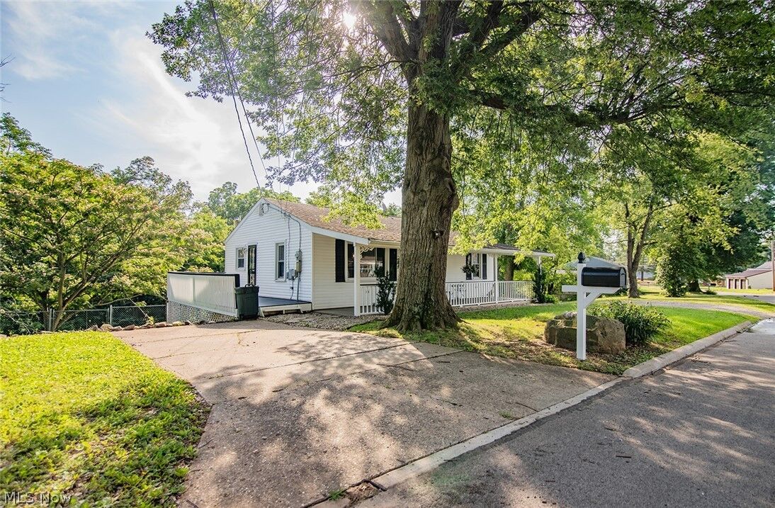 Property Photo:  1405 Newberry Drive  WV 26101 