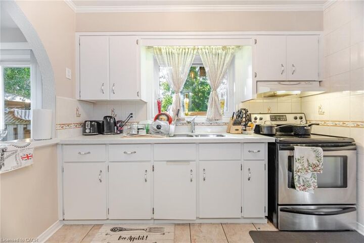 Property Photo: 1021 Falgarwood Drive ON L6H 1N7