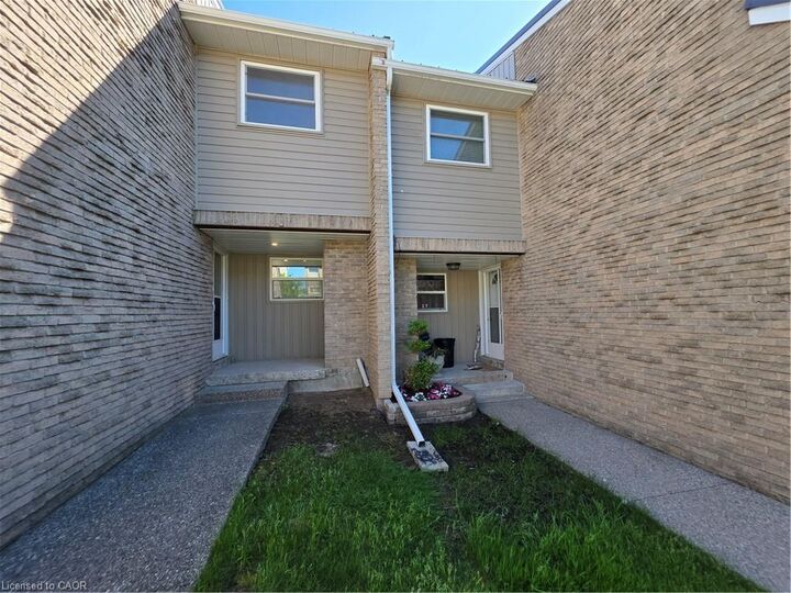 Property Photo:  42 Philip Place H  ON N2Z 2E7 