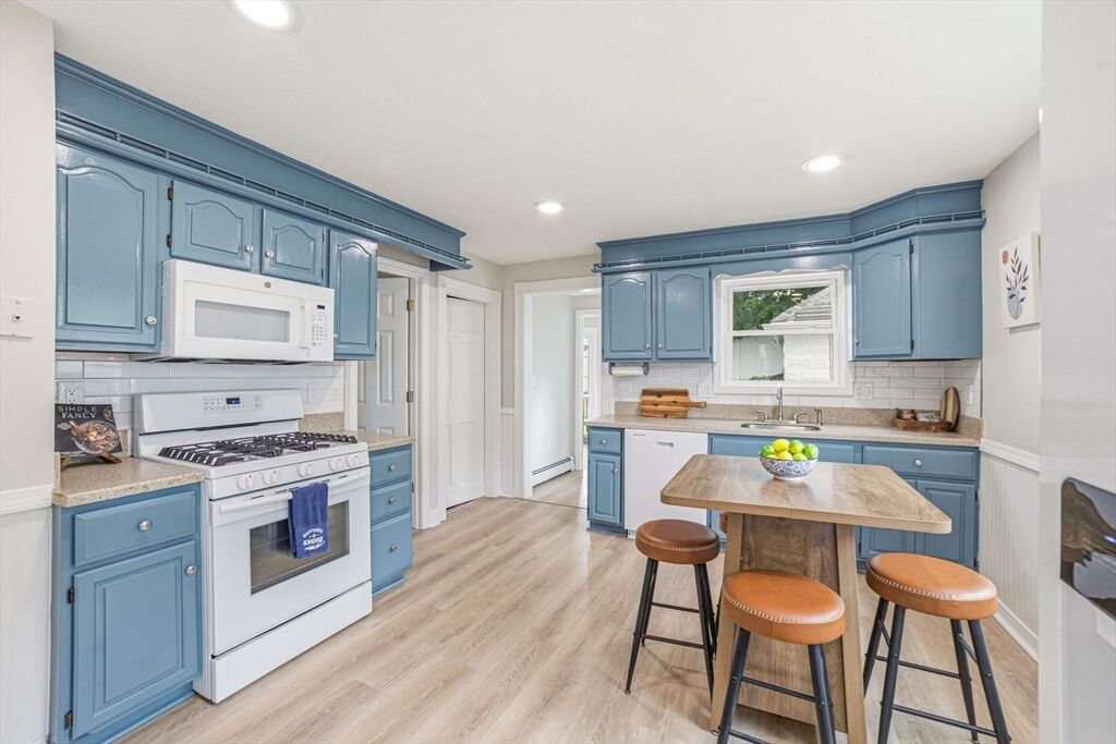 Property Photo:  64 Garfield Ave  MA 01801 