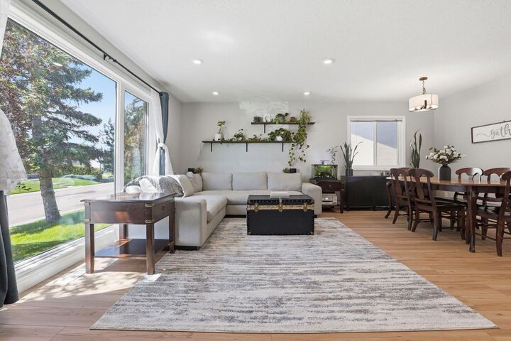 Property Photo:  312 Penworth Way SE  AB T2A 4G2 
