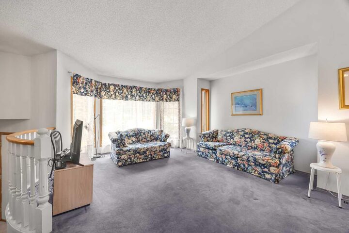Property Photo: 28 Harvest Oak Drive NE AB T3K 4E2