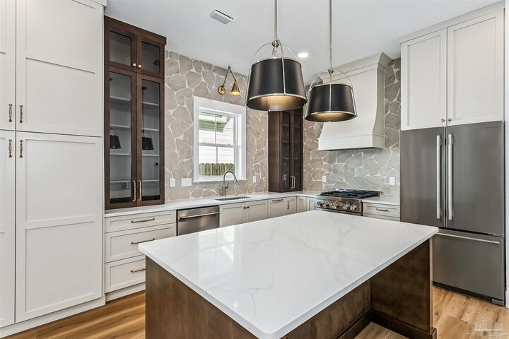 Property Photo:  1314 E Fisher St  FL 32503 