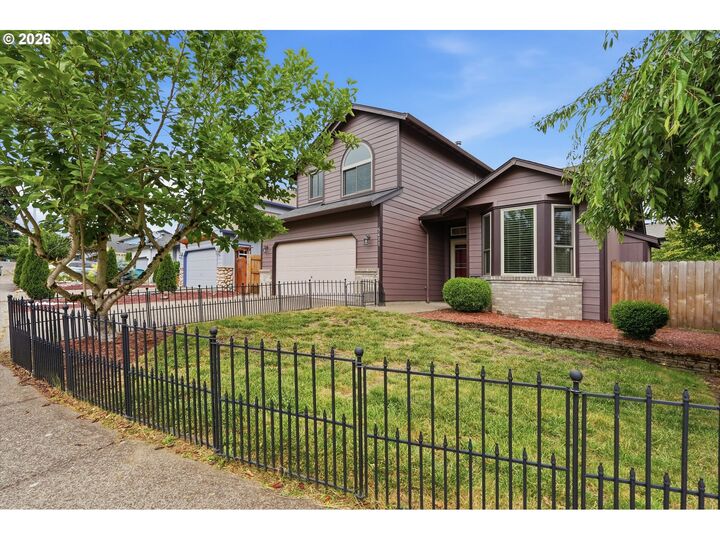 Property Photo:  5611 NE 50th Pl  WA 98661 