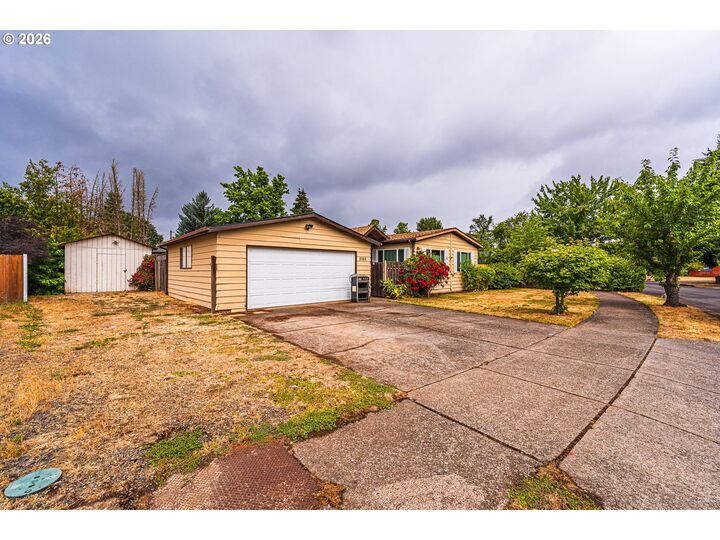 Property Photo:  3086 Stapp Dr  OR 97408 