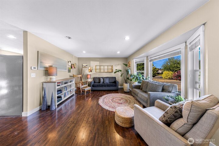 Property Photo: 406 Cascade Way WA 98264