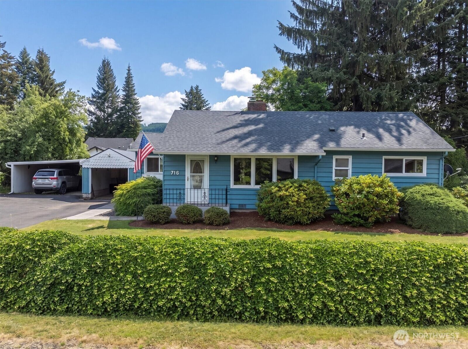 Property Photo: 716 Woodard Avenue NE WA 98611