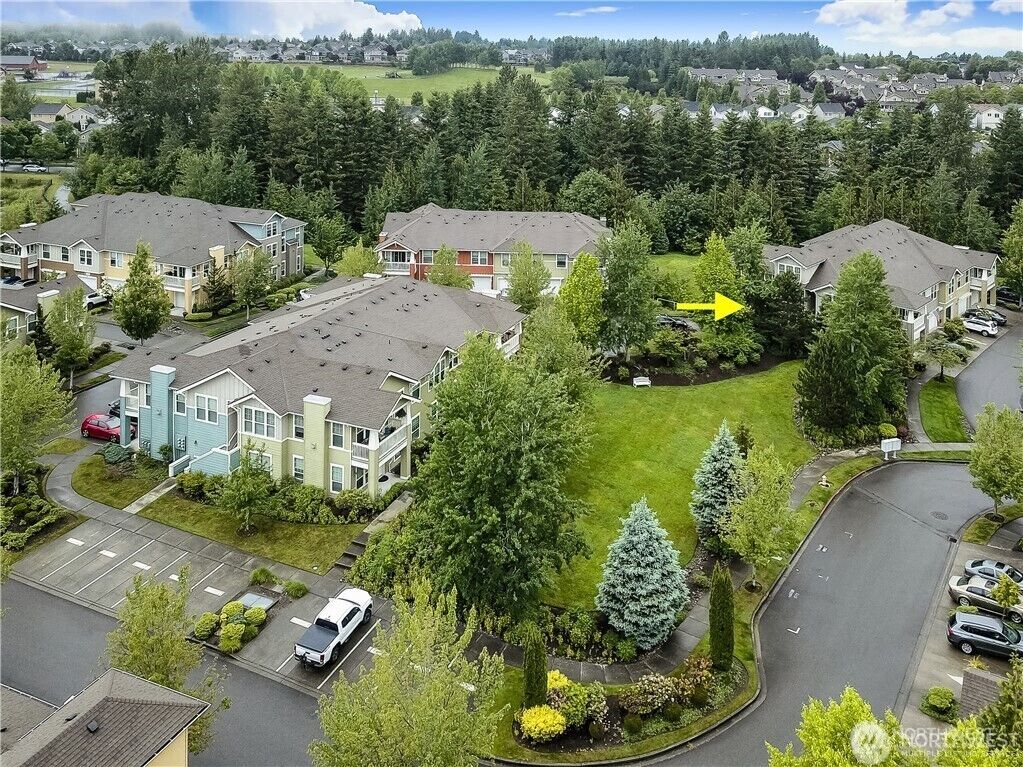 Property Photo: 7705 Fairway Avenue SE 204 WA 98065