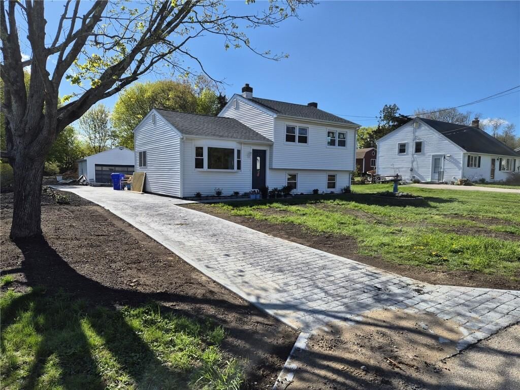 Property Photo:  9 Weathervane Way  RI 02808 