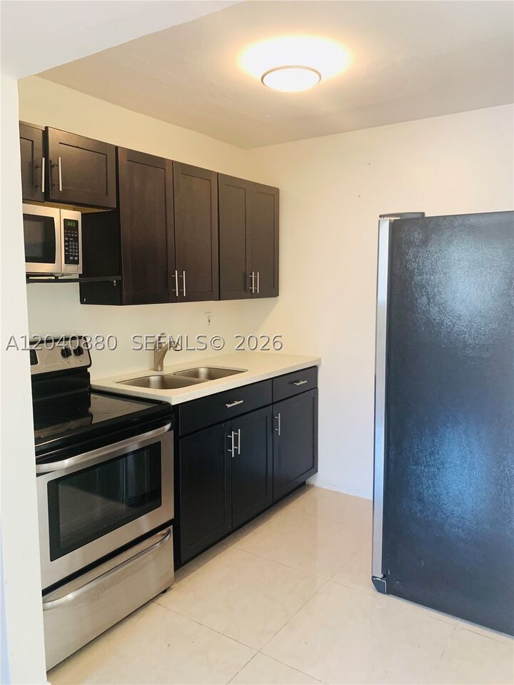 Property Photo: 2715 Tigertail Ave 109 FL 33133