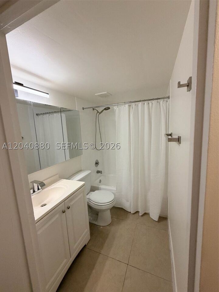 Property Photo: 2715 Tigertail Ave 109 FL 33133
