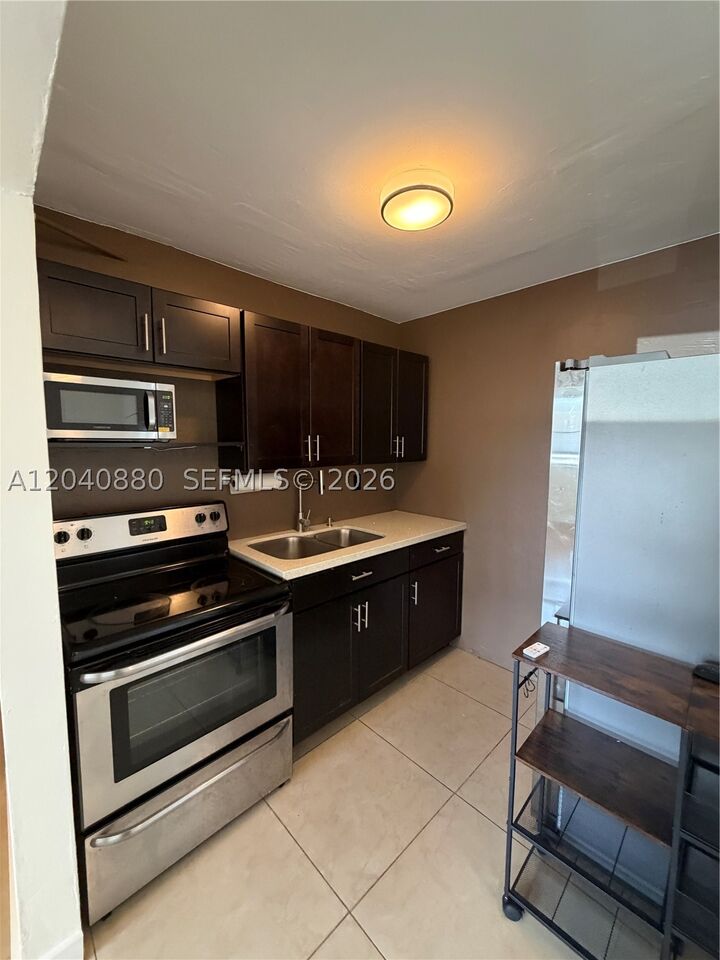 Property Photo: 2715 Tigertail Ave 109 FL 33133