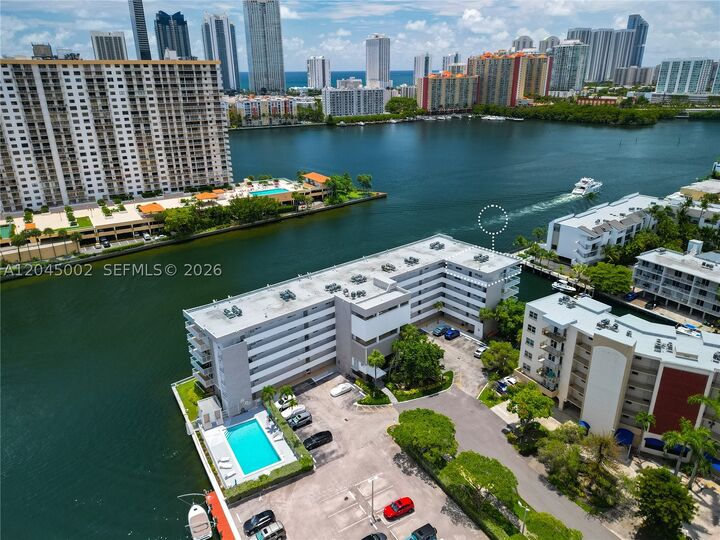 Property Photo:  4000 NE 169th St 607  FL 33160 