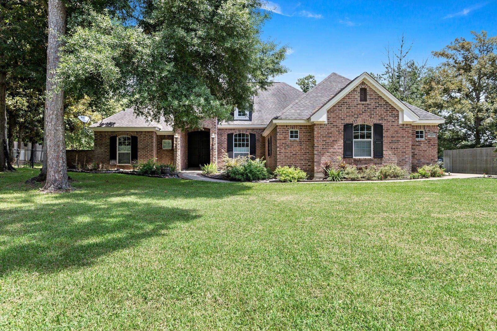 Property Photo: 153 Lakewood TX 77663