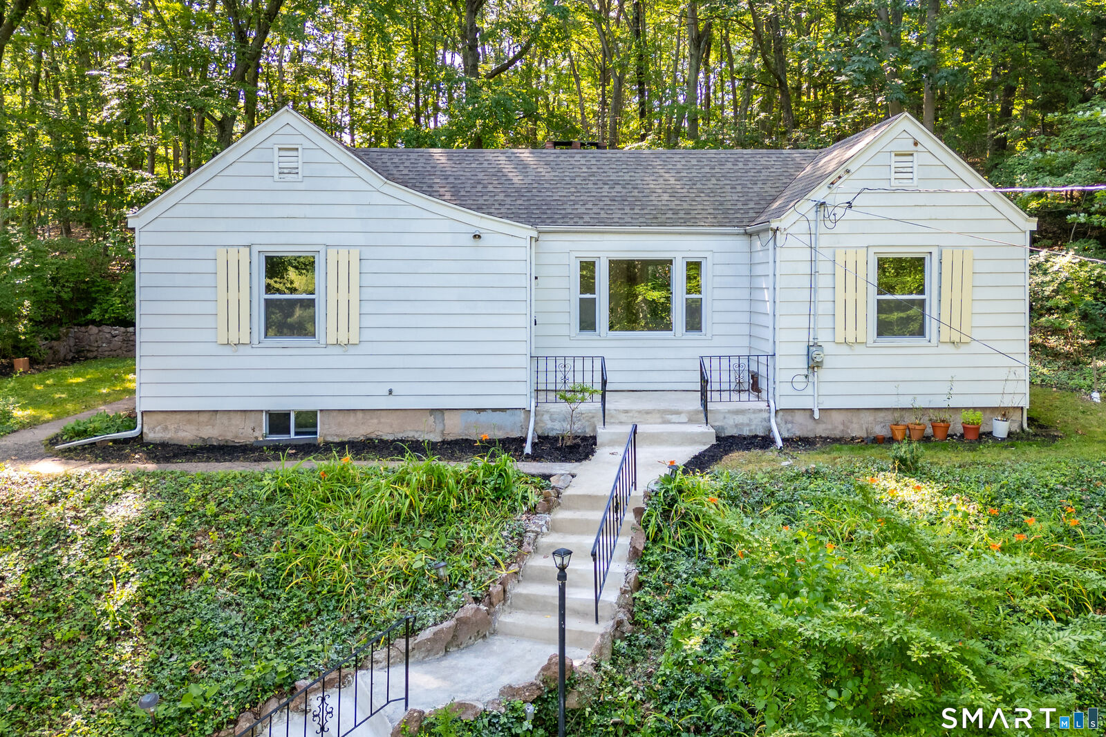 Property Photo:  88 Grannis Street  CT 06512 