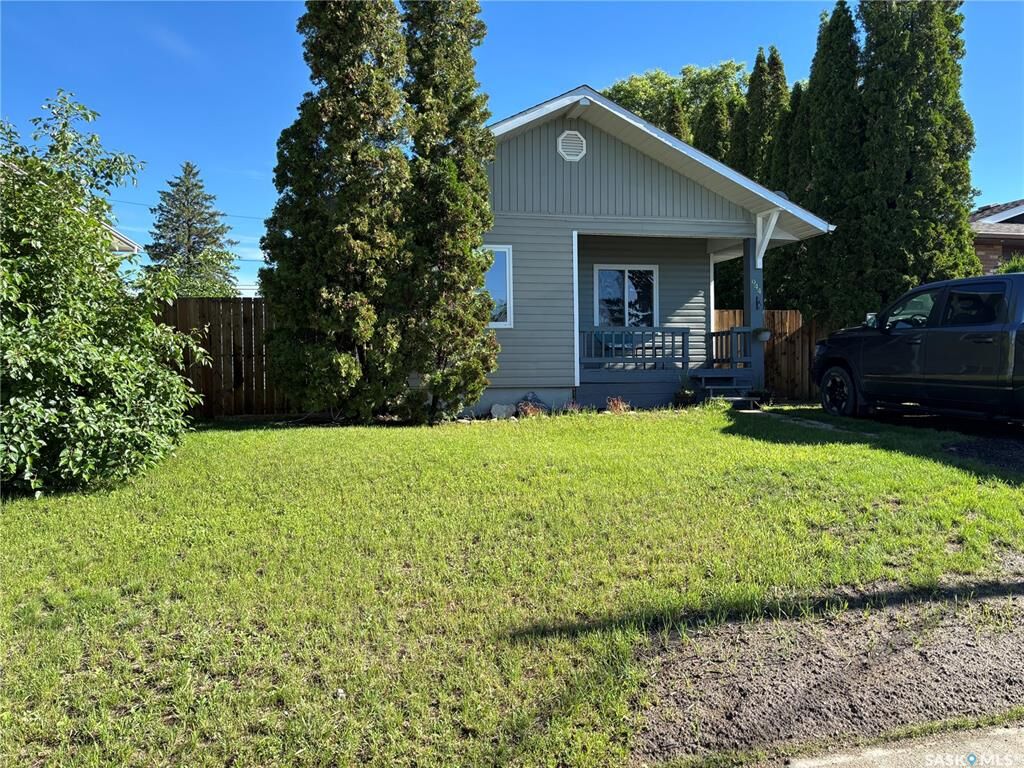 Property Photo:  944 Brown Street  SK S6H 2Z2 