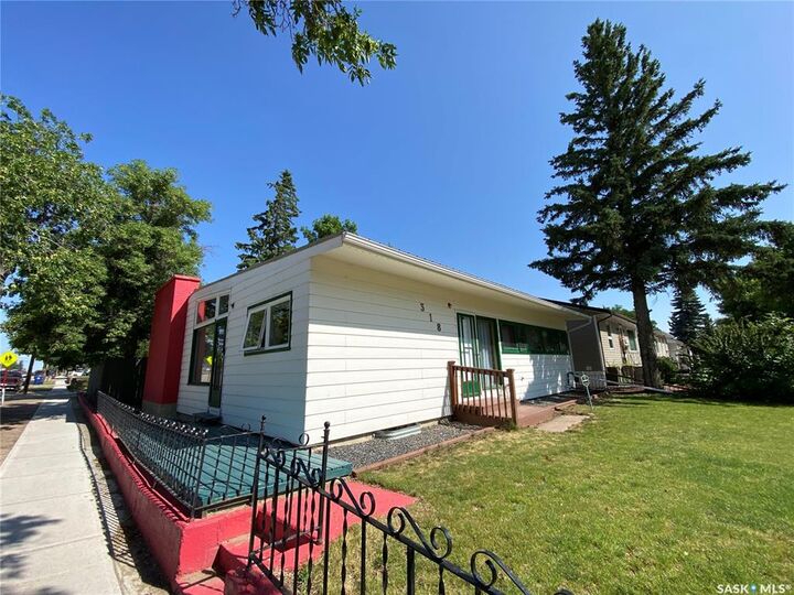 Property Photo: 318 5th Avenue W SK S0L 1S0