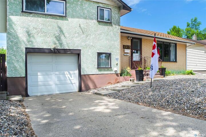 Photo de la propriété: 1313 N Avenue S SK S7M 2R2
