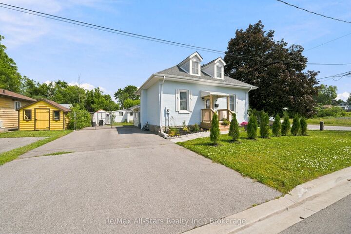 Property Photo:  2 Bond Street  ON K9V 3P3 