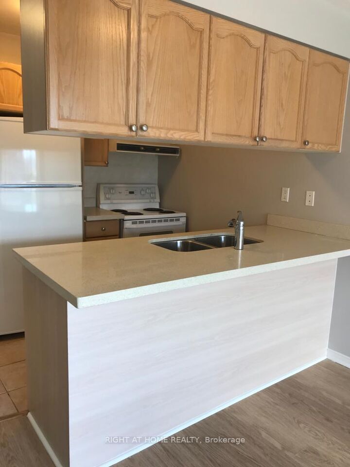 Property Photo:  887 Bay Street 1009  ON M5S 3K6 