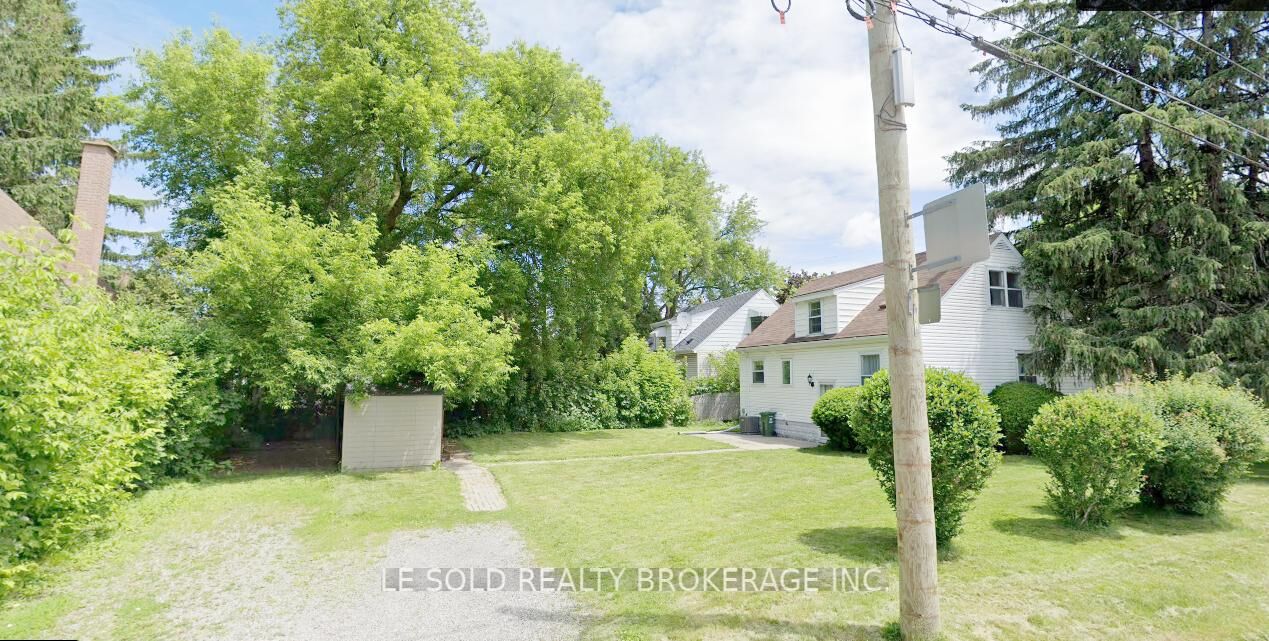 Property Photo: 112 Leland Street Room Bsmt ON L8S 3A2