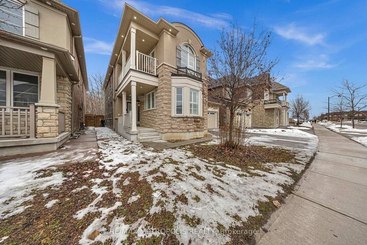 Property Photo:  94 Newhouse Boulevard  ON L7C 4E4 