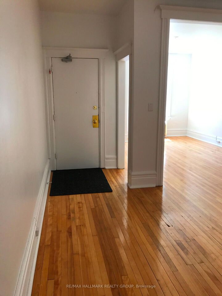 Property Photo:  421 Lisgar Street 3  ON K1R 5G9 