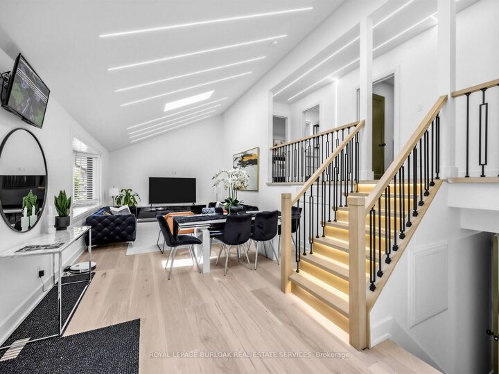 Property Photo: 13 Swanhurst Boulevard ON L5N 1B6