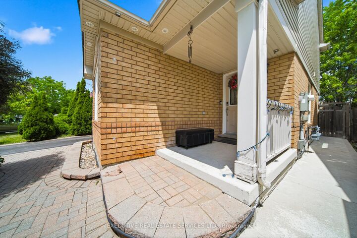 Property Photo: 51 Worthington Avenue ON L7A 1M9