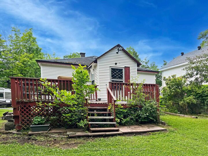 11 Adelaide Street — photo 1