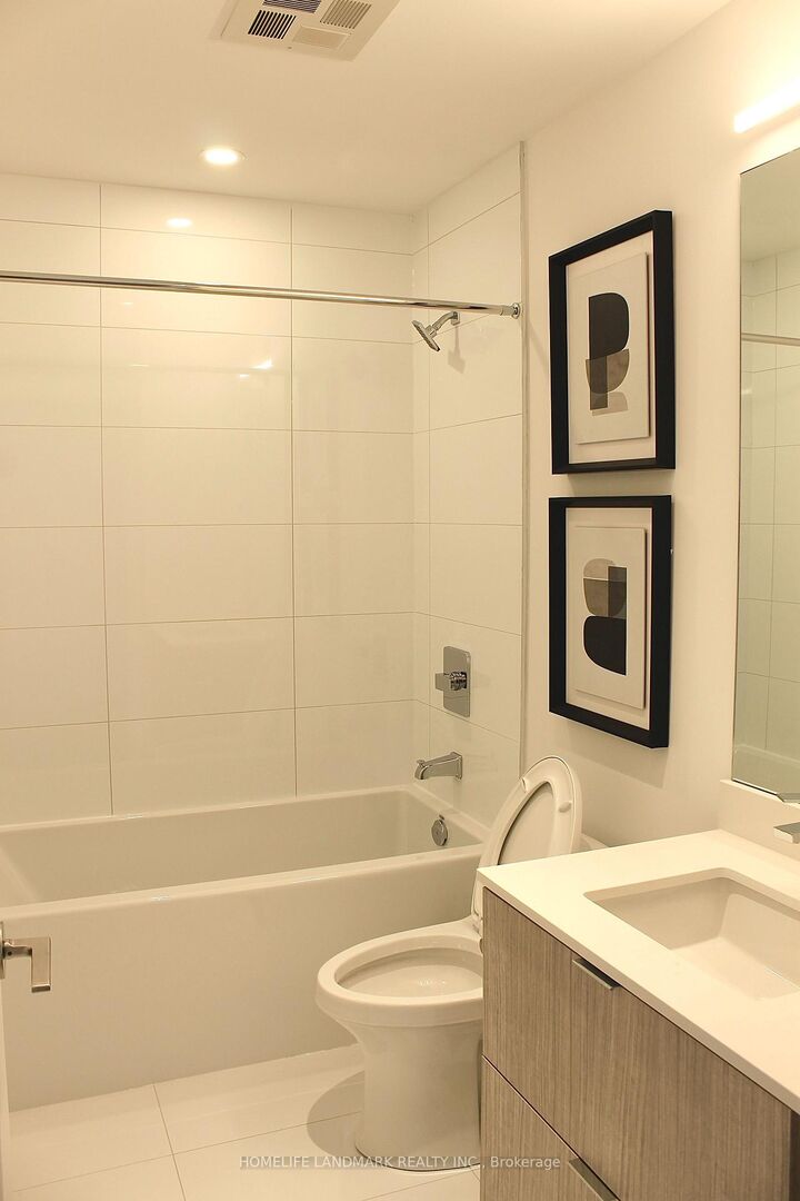 Property Photo:  395 Bloor Street E 5511  ON M4W 0B4 