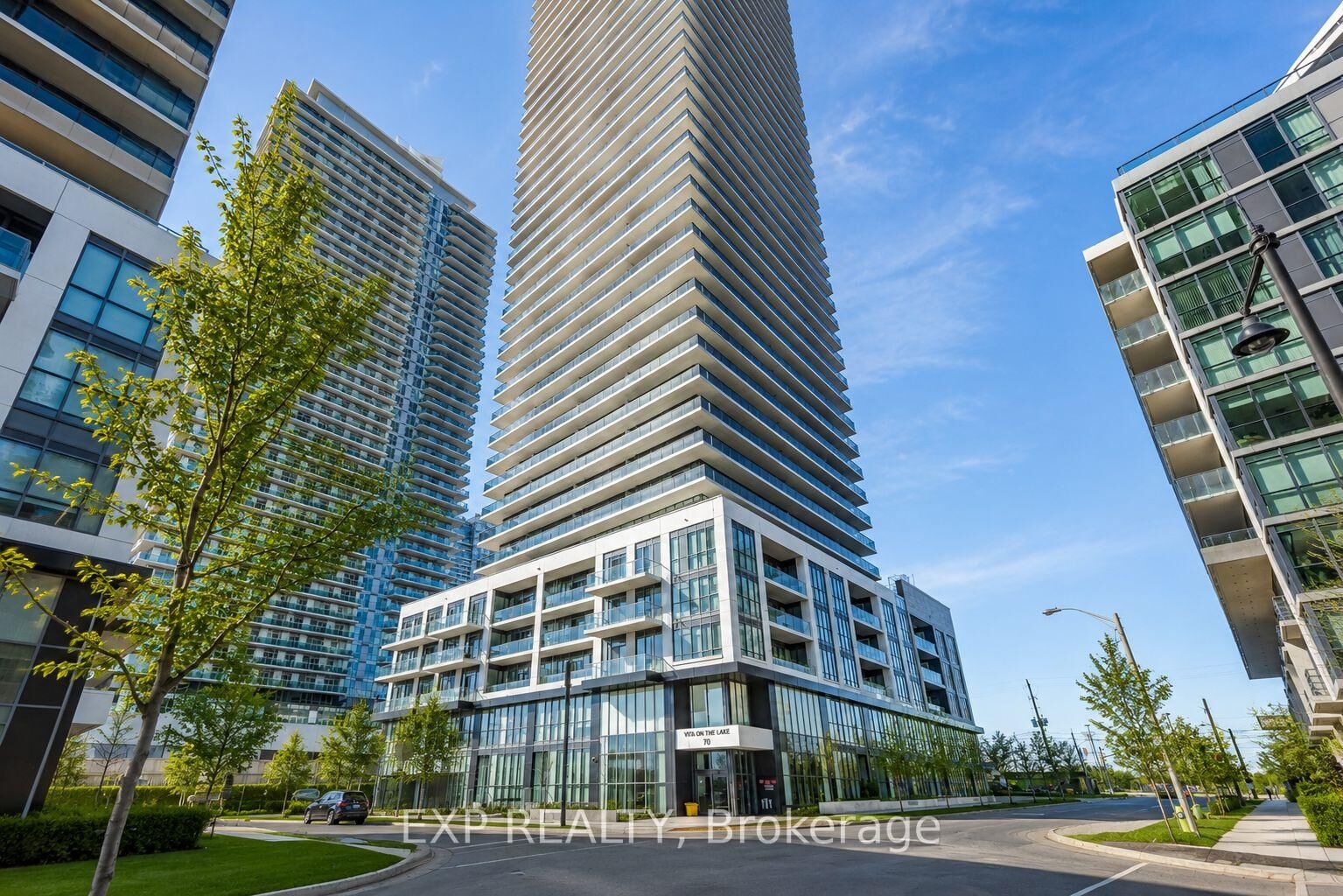 Property Photo:  70 Annie Craig Drive 4701  ON M8W 0G2 