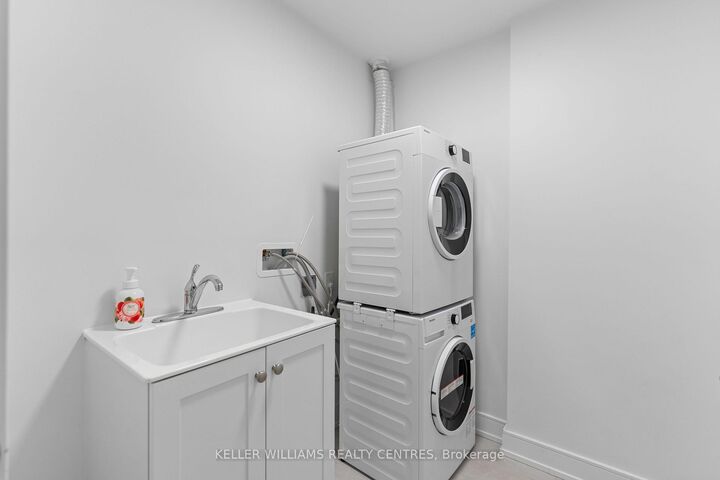 Property Photo:  185 Dunlop Street E 621  ON L4M 0L7 