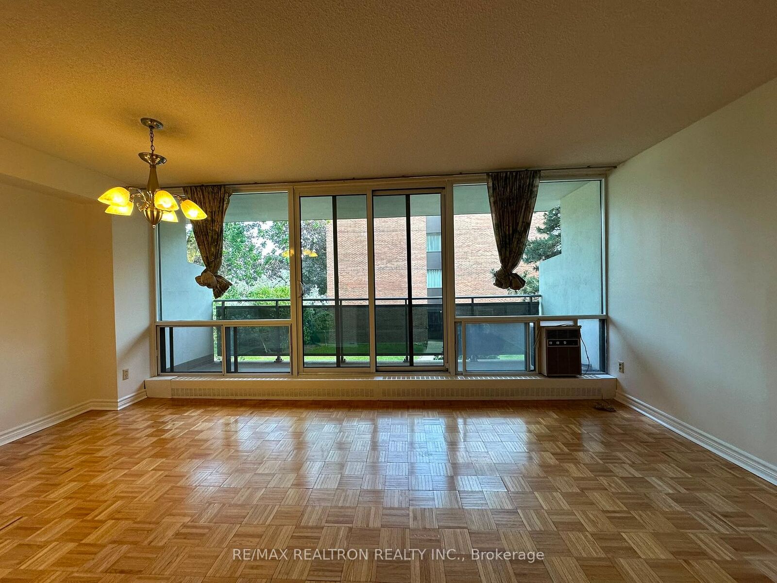 Property Photo:  10 Sunrise Avenue 204  ON M4A 2R1 